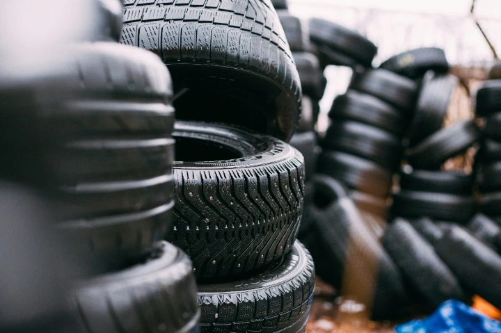 Tire management system untuk pemantauan kondisi dan umur ban armada